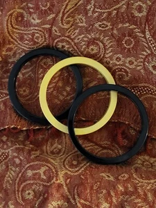 Schön!!  Vintage 3er Set Bakelit Armreifen 40er Jahre, gelb (1), schwarz (2). - Bild 1 von 3