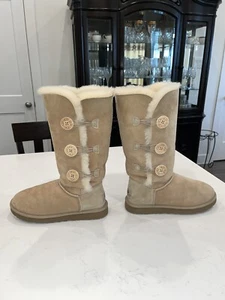 UGG Bailey Button II Women's Size 7 NICE - Picture 1 of 14
