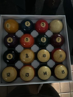 JUEGO DE BOLAS DE BILLAR VINTAGE BRUNSWICK TAMAÑO REGLAMENTARIO BUENO AÑOS 60’s Foto 1 de 4