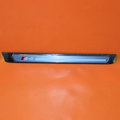 ПОТЕРТОСТИ ПОДОКОННИКА AUDI A4 СПРАВА СПЕРЕДИ 2011 2012 2013 2014 2015 2016 8K0853374A - Изображение 1 из 4