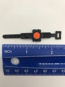 GI Joe Puppenspielzeug Zubehör - Armbanduhr orangefarbenes Zifferblatt - Bild 1 von 6