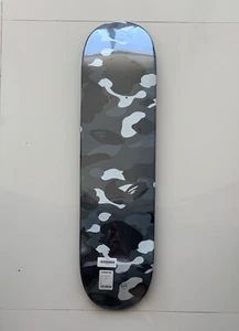 BAPE A BATHING APE CITY CAMO SKATEBOARD DECK SCHWARZ im Dunkeln leuchten selten ausverkauft - Bild 1 von 2