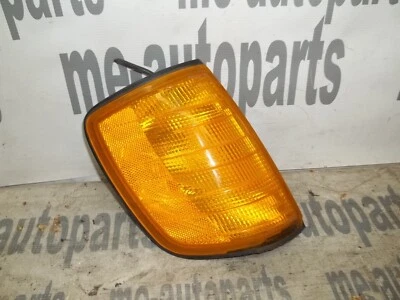 86-93 MERCEDES W124 原始设备制造商右乘客侧前角旋转灯 — 第 1/4 张图片
