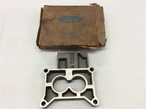 NOS 1973 Ford Truck 2 bbl Carburetor Spacer. Part #D3TZ-9A589-D. - Foto 1 di 6