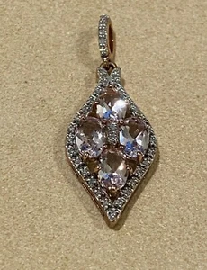 Magnífico colgante en forma de flor de morganita y diamante de 1,60 quilates en oro rosa de 9 quilates 9 quilates - Imagen 1 de 7