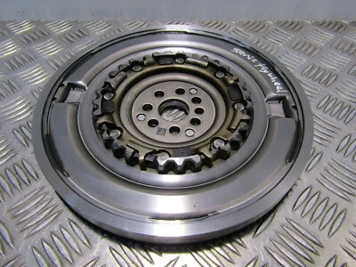 KIA STONIC 2017-20 FLY WHEEL (AUTOMATIC 1.0l 12v Petrol G3LC) 2320004100 O4040 - Image 1 of 4