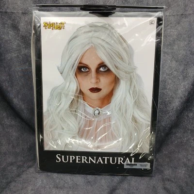 Peluca gris sobrenatural Spirit Halloween  Foto 1 de 4
