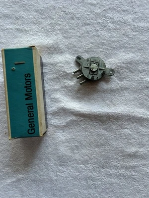 NOS GM 7296173 1966 1967 Buick Electra Riviera Wildcat A/C Vacuum Selector Valve - Image 1 of 4