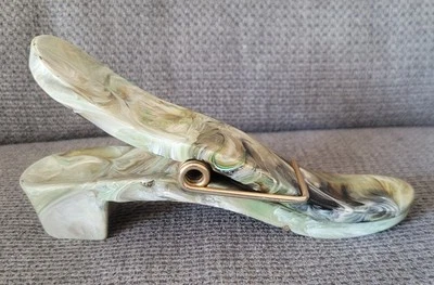 Ancienne Pince À Courrier En Bakélite Chaussure Vintage  - Photo 1/4