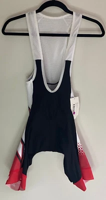 Novo 2XU Masculino Perform Cycle Bib Short X-Small XS Preto Branco Vermelho - Imagem 1 de 4