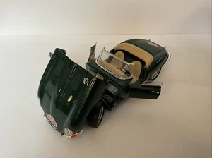 BURAGO Jaguar E 1961 Scale 1/18 - RARE - Picture 1 of 7