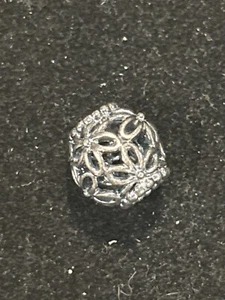 Pandora Plata de Ley Calada Flor Cuentas Dije - Imagen 1 de 5