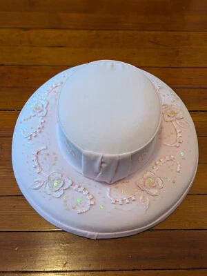  Sombrero de iglesia/vestido rosa de Studio B Foto 1 de 4