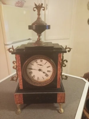 Pendule ancienne en marbre noir et bronze doré – Napoléon III - Photo 1/4