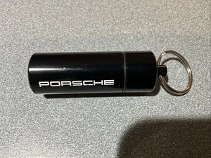 PORSCHE SCHLÜSSELANHÄNGER KANISTER ZILINDER BEHÄLTER GRATIS SH - Bild 1 von 4