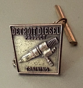 GM DETROIT DIESEL Product Training Employee/Mechanic Pin; H/D Truck Powertrains - Picture 1 of 2