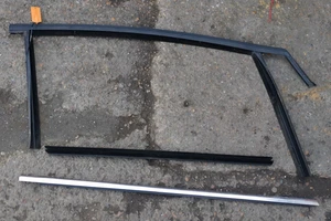 FORD FOCUS DOOR WINDOW SEAL TRIM CHROME MANUAL MK3 TITANIUM (2011-2014) - Picture 1 of 10