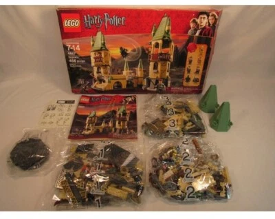LEGO Harry Potter Castillo de Hogwarts (4867) Retirado   Foto 1 de 4