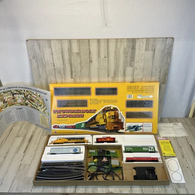 Conjunto de Trem Mehano Thunderbolt Express HO - Figura Pillsbury Green Giant 8 Pistas - Imagem 1 de 4