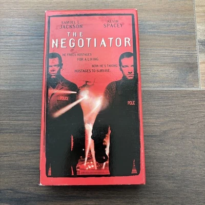 The Negotiator (VHS, 1998) Paper Sleeve Case Foto 1 de 3