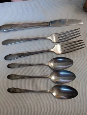 Cuchillo de cubiertos IS Gardenia Wm Rogers de colección plateado, 2 tenedores 3 cucharaditas Foto 1 de 4