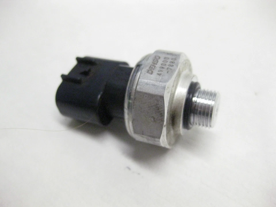 08 SENSOR INTERRUPTOR DE PRESIÓN DE ACEITE LEXUS RX350 TOYOTA SIENNA VENZA DENSO 499000-7880  Foto 1 de 2