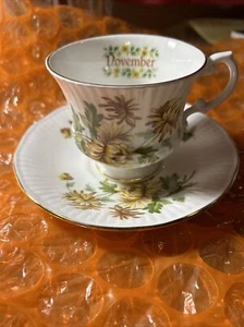 ELIZABETHAN NOVEMBER TEETASSE KNOCHEN PORZELLAN IN GELB MIT BRAUNEN BLUMEN - Bild 1 von 5