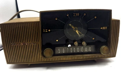 Radio Reloj Vintage General Electric Modelo 913 D Foto 1 de 4