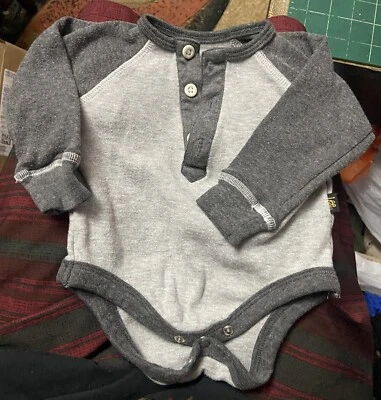 Lee 3-6 meses usado manga larga gris niños una pieza usado Foto 1 de 3