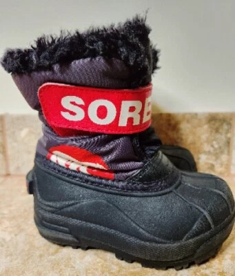 Sorel | Botas de neve infantis Snow Commander vermelhas e pretas tamanho 8 | FOFAS! 💫💖 - Imagem 1 de 4