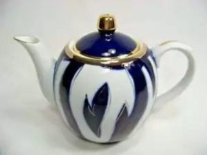 French Teapot - Picture 1 of 6