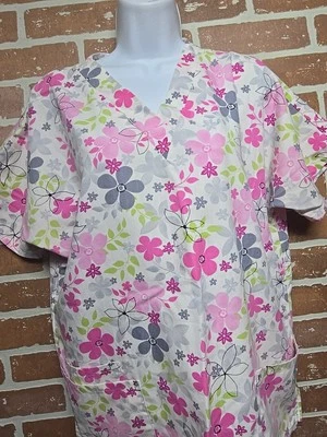 Scrub H.Q. SCRUB TOP size Medium  Pink And Grey Floral Flowers - Image 1 of 4