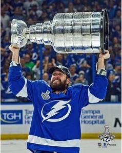 Nikita Kucherov TB Lightning UnSignd 2021 Stanley Cup Champs Raise Cup Photo - Picture 1 of 1