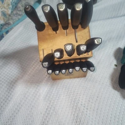 JUEGO DE BLOQUES DE CUCHILLOS SABATIER EUC   Foto 1 de 4