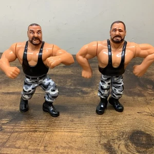 Figurine vintage WWF Hasbro Luke Butch Bushwackers wrestling anni 90 serie 2 giocattoli - Foto 1 di 6