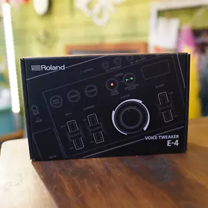 Roland E-4 Voice Tweaker Aira Compact Vocal Effector - Picture 1 of 7