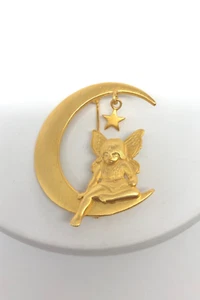 Vintage JJ Jonette Brooch Pin gold tone Crescent Moon Fairy Reading book signed - Picture 1 of 4