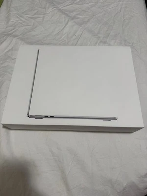 Apple MacBook Air 13-inch M4 Chip 2025 16GB 256GB SSD NEW ⭐️⭐️⭐️⭐️⭐️ - Image 1 of 4