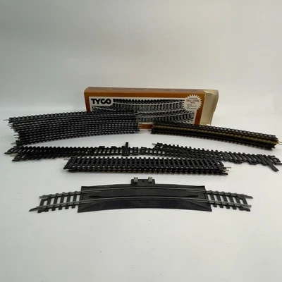 Lot of HO Scale Train Tracks - Curved, Straight, Switches - Tyco, Atlas - Image 1 of 4