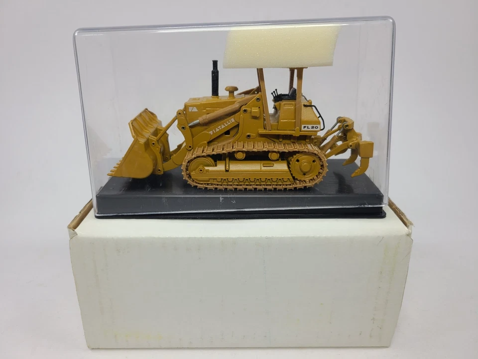 Fiat-Allis FL20 Track Loader with Ripper and ROPS - Old Cars 1:50 Scale #60600 - Image 1 of 4