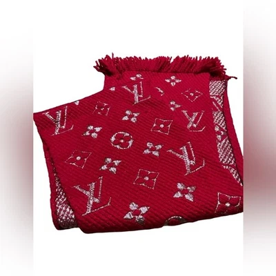 "Bufanda tejida brillante LOUIS VUITTON Logomania Rossa 62"" x 11,5"" roja/plateada usada en excelente estado" Foto 1 de 4