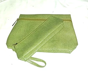 Clinique Cosmetic Bags lot of 2 green zipper 10 x 6 and 8 x 3 - Picture 1 of 3