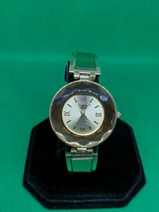 Reloj de vestir pulsera de cuarzo para damas g tono dorado, cara y manos doradas.#150. - Imagen 1 de 8