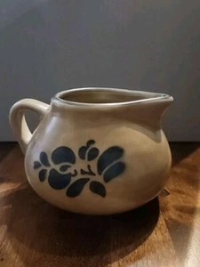 Pfaltzgraff USA Folk Art 4" Gravy Boat Blue Floral Design on Tan - Picture 1 of 6