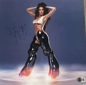 Katy Perry signed (143) Woman’s World Record Insert 12x12 BECKETT BAS BP59366 - Bild 1 von 2