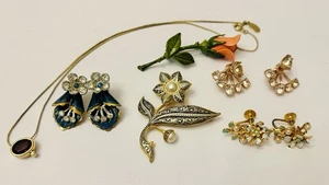 Lote de joyas de oro vintage broche flor damascena esmalte collar Parklane  - Imagen 1 de 9