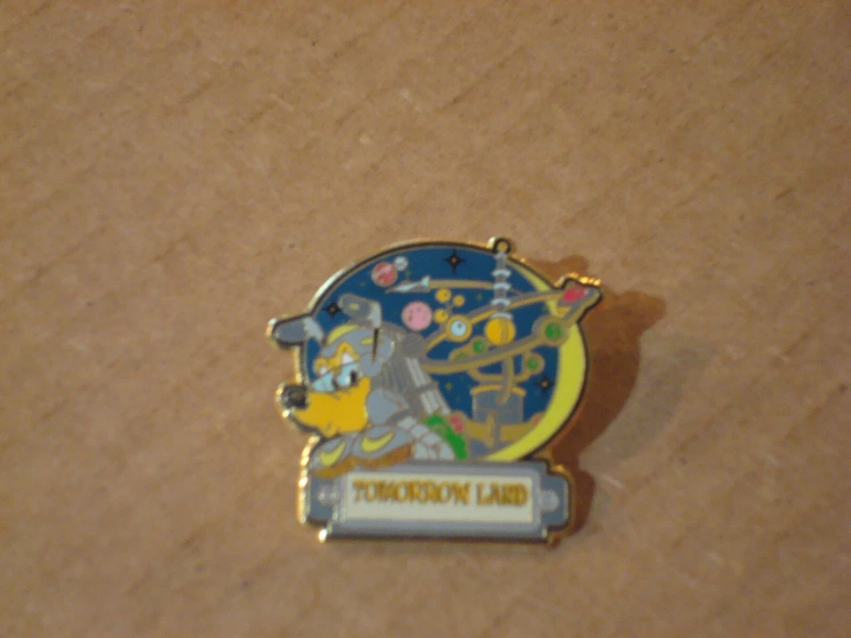 Pin Disney Magic Kingdom Land Series Pluto Tomorrow Land Tomorrowland - Imagem 1 de 1