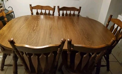 Hermosa mesa de comedor antigua de madera 48" x 62" en 4 patas (solo mesa)  Foto 1 de 4