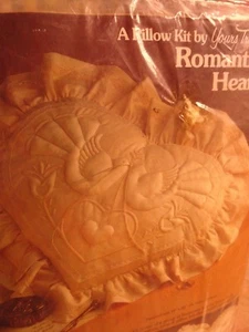 VINTAGE VALENTINES WEDDING KEEPSAKE 1983 Yours Truly ROMANTIC HEART PILLOW KIT  - Picture 1 of 3
