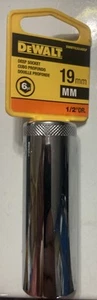 DEWALT 19MM 1/2” Drive 6 PT Deep Socket Chrome Finish - Bild 1 von 4
